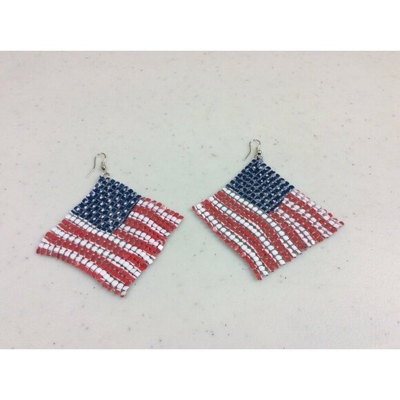Patriotic USA American Flag Earrings - Picture 1 of 5
